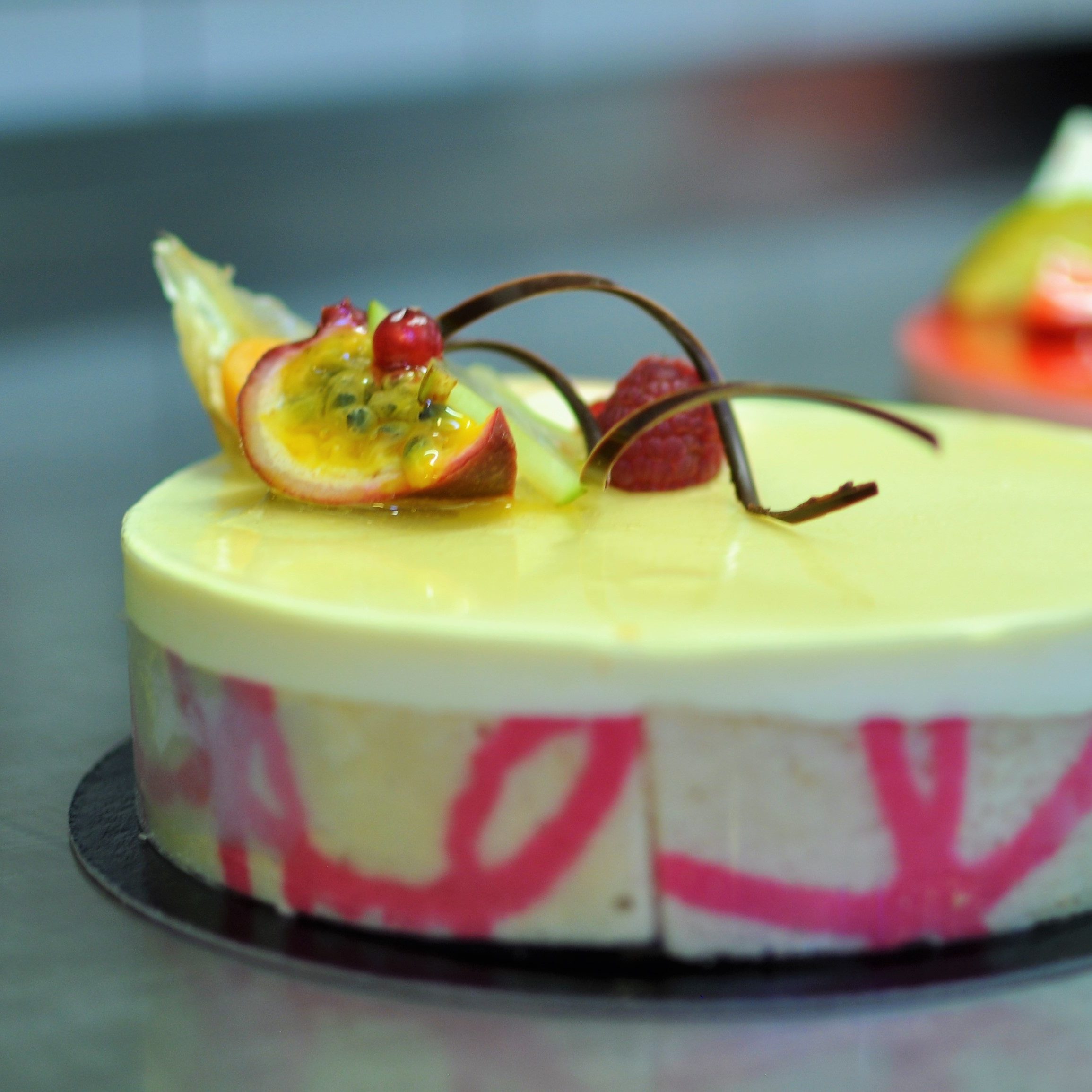 confiserie_tourte_favorite4 confiserie, hedinger, aigle, chablais, monthey, vaud, valais, savoir-faire, tradition, excellence, tea-room, chocolatier, confiseur, glacier, terrasse